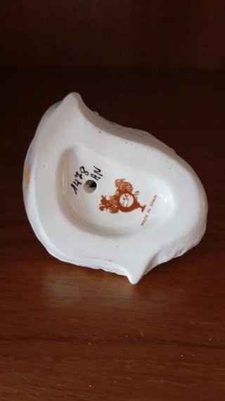 Figura niño con rosa porcelana 9cm