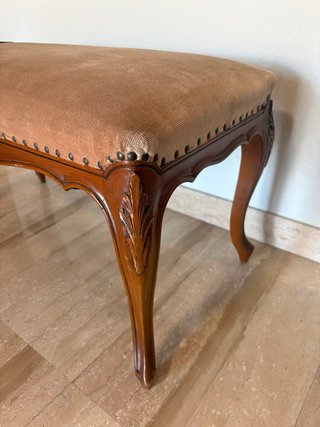 Banqueta clásica de madera tapizada 80 cm