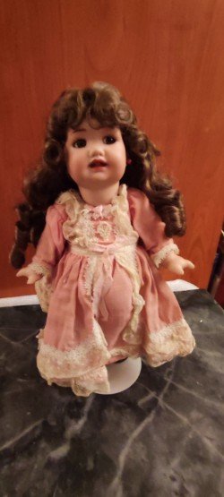 Reproduccion de muñeca antigua