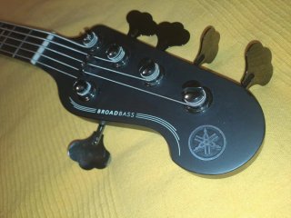 Bajo Yamaha BB753A