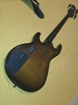Bajo Yamaha BB753A