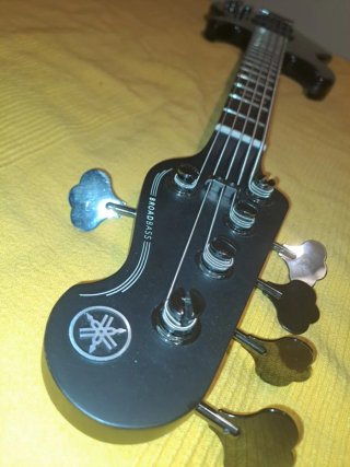 Bajo Yamaha BB753A