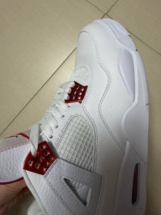 Air Jordan 4 Retro Metallic Red