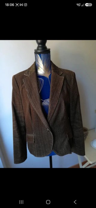 Blazer marrón con coderas