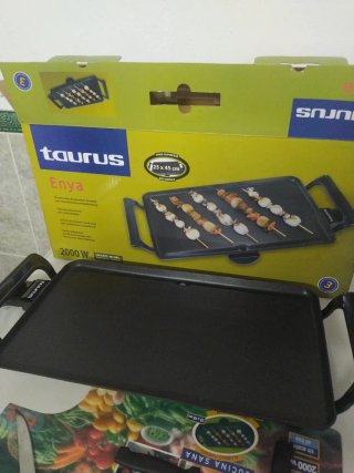 Plancha Eléctrica Taurus Enya 2000W