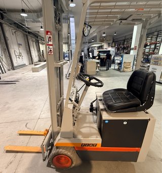 Carretilla elevadora FIAT eléctrica Tríplex 5 m.