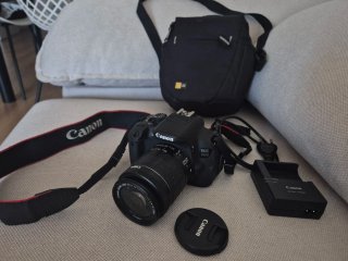 Canon EOS 700D + Objetivo 18-55mm STM y Funda