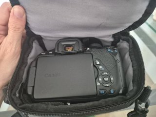 Canon EOS 700D + Objetivo 18-55mm STM y Funda