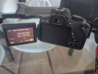 Canon EOS 700D + Objetivo 18-55mm STM y Funda