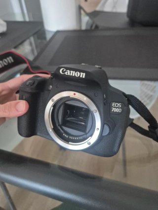 Canon EOS 700D + Objetivo 18-55mm STM y Funda