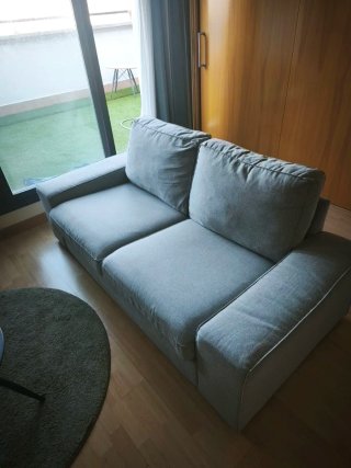 Sofá 2 plazas gris claro Ikea Kivik