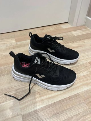 Scarpe Arena nere e bianche