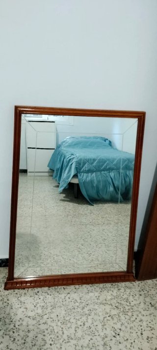 Espejo de pared clásico con madera y cristal