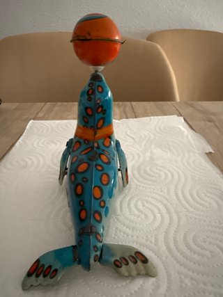 Foca de hojalata con pelota, a cuerda años 60/70