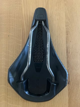 Sillín Fizik Argo 3D Adaptive Negro