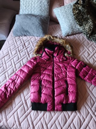 Chaqueta corta acolchada rosa