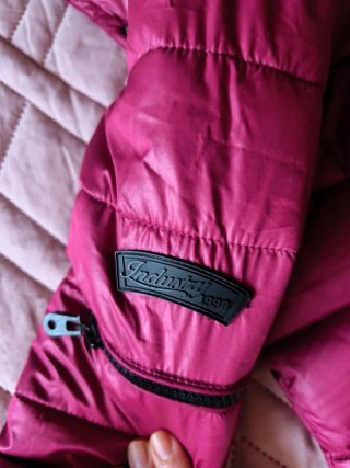 Chaqueta corta acolchada rosa