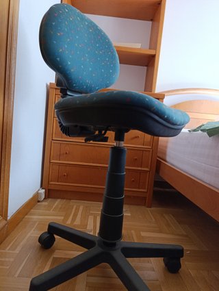 Silla de oficina con ruedas