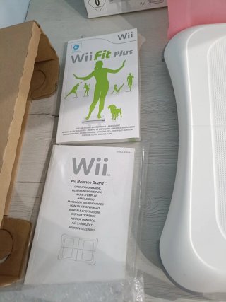 Nintendo Wii Fit Plus + Accesorios No incl consola