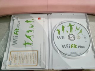 Nintendo Wii Fit Plus + Accesorios No incl consola