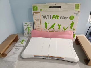 Nintendo Wii Fit Plus + Accesorios No incl consola