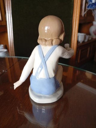 Figura Lladró niña con flores 14 cm