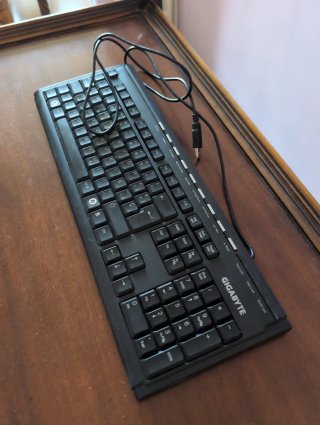 Teclado Gigabyte Negro USB