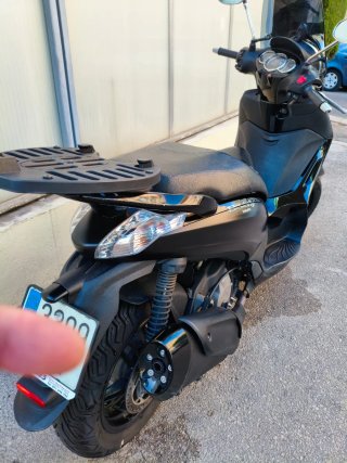 Maxi Scooter Piaggio Beverly 350 modelo  POLICE
