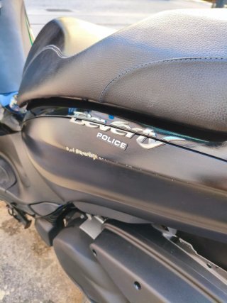 Maxi Scooter Piaggio Beverly 350 modelo  POLICE