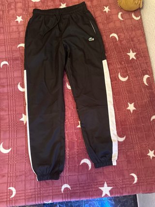Conjunto deportivo Lacoste negro y blanco