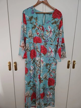 Mono floral azul y rojo