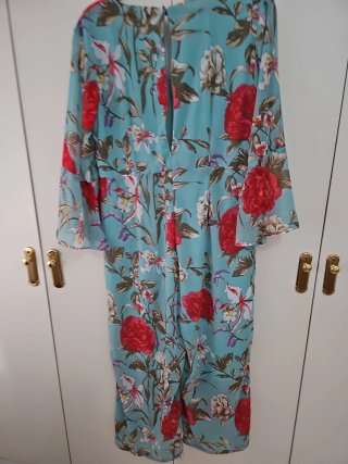 Mono floral azul y rojo