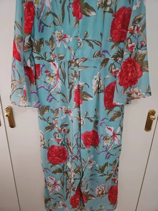 Mono floral azul y rojo