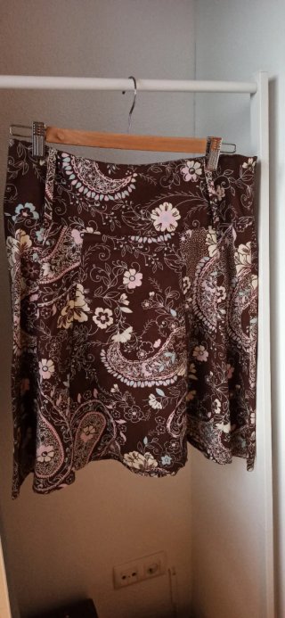 Falda Stradivarius Talla 38 Estampada