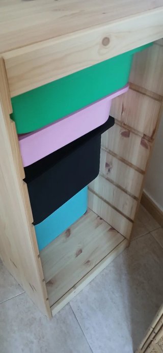 Trofast de madera. Incluye las 4 cajas/ bandejas.