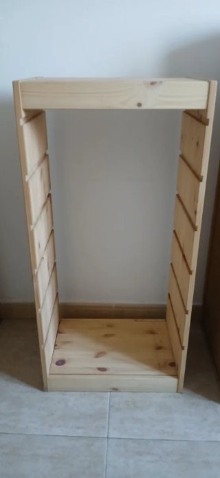 Trofast de madera. Incluye las 4 cajas/ bandejas.