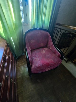 Sillón Antiguo Tapizado Rosa y Negro