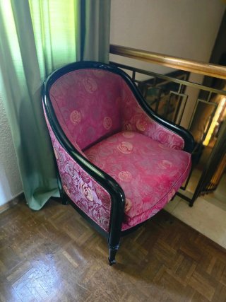 Sillón Antiguo Tapizado Rosa y Negro
