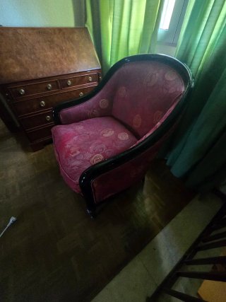 Sillón Antiguo Tapizado Rosa y Negro