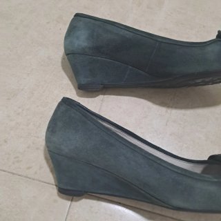 Zapato cuña ante gris