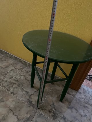 Mesa auxiliar redonda de madera