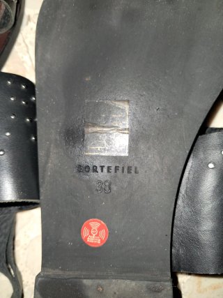 Sandalias Cortefiel negras tachuelas