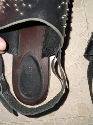 Sandalias Cortefiel negras tachuelas