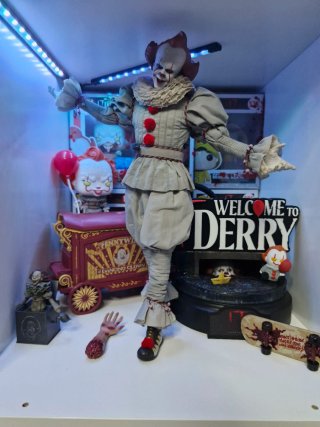 Figura Pennywise Hot Toys