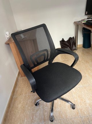 Silla de oficina negra