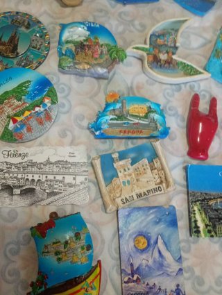 Lotto 60+ magneti souvenir città