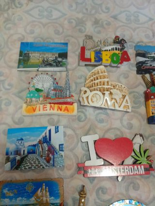 Lotto 60+ magneti souvenir città
