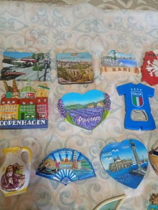 Lotto 60+ magneti souvenir città
