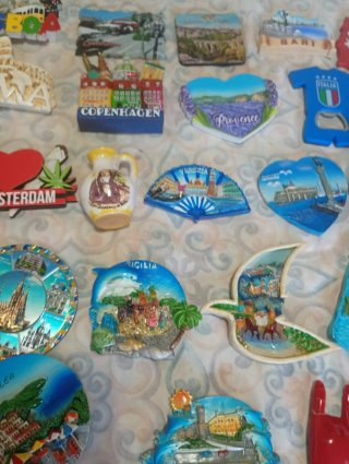 Lotto 60+ magneti souvenir città