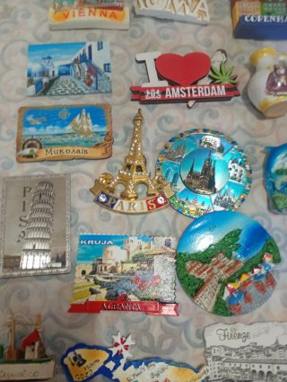 Lotto 60+ magneti souvenir città